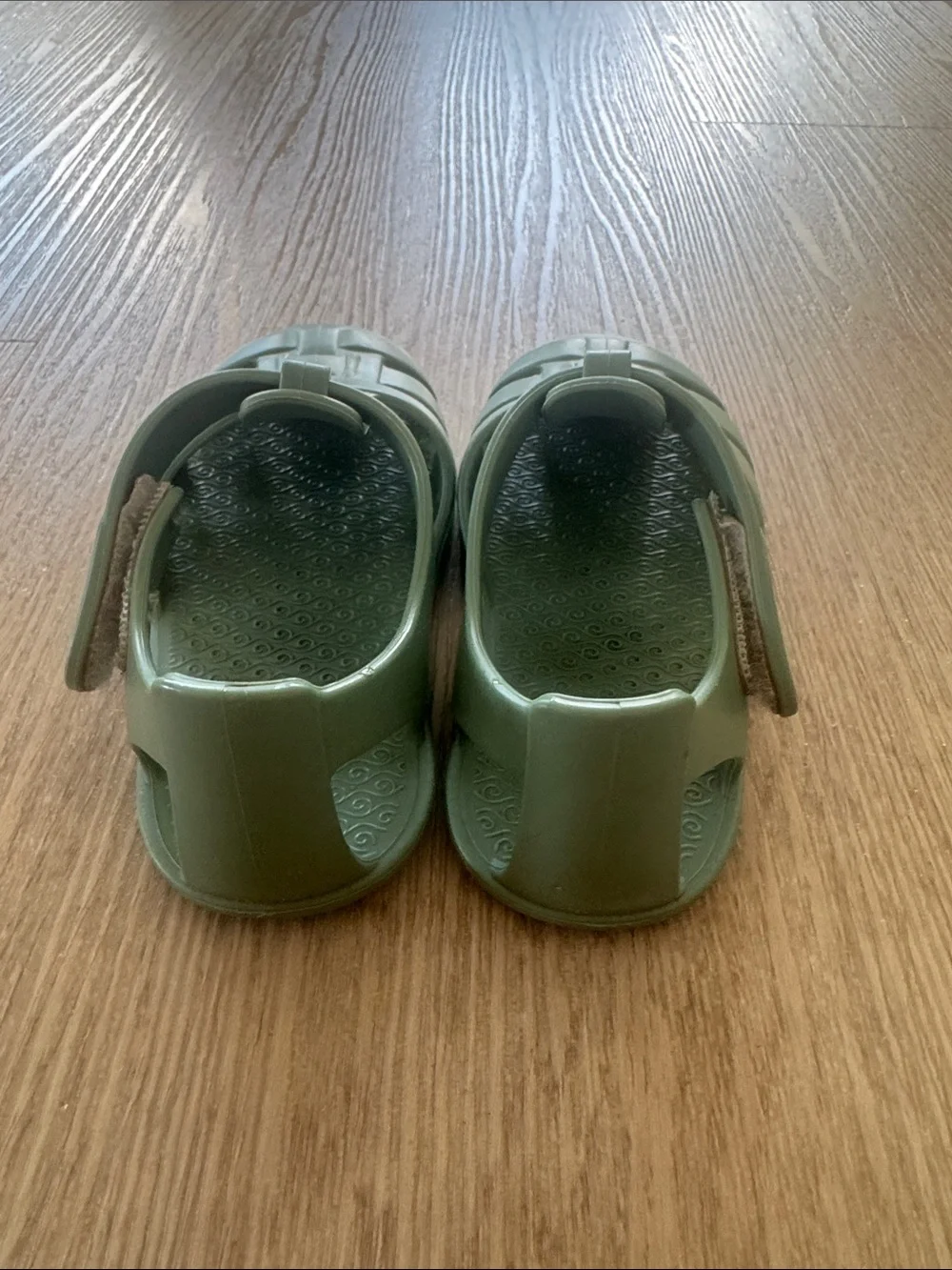 Igor Nemo barefoot Closed-Toe Jelly Sandals in Green